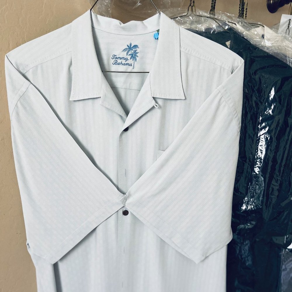 Tommy Bahama Camp Shirt 2XLT very light blue